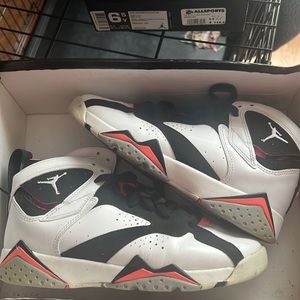 Jordan size 7 6.5